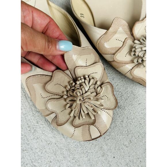 Calypso Rose by Christiane Celle Women’s 39/8.5-9 Ivory 3D Flower Leather Slides - Picture 6 of 7